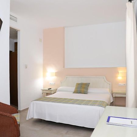 Hostal Dona Lola Marina Zahara de los Atunes Exterior photo