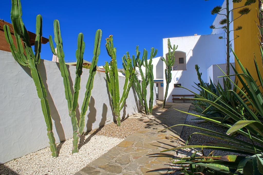 Hostal Dona Lola Marina Zahara de los Atunes Exterior photo