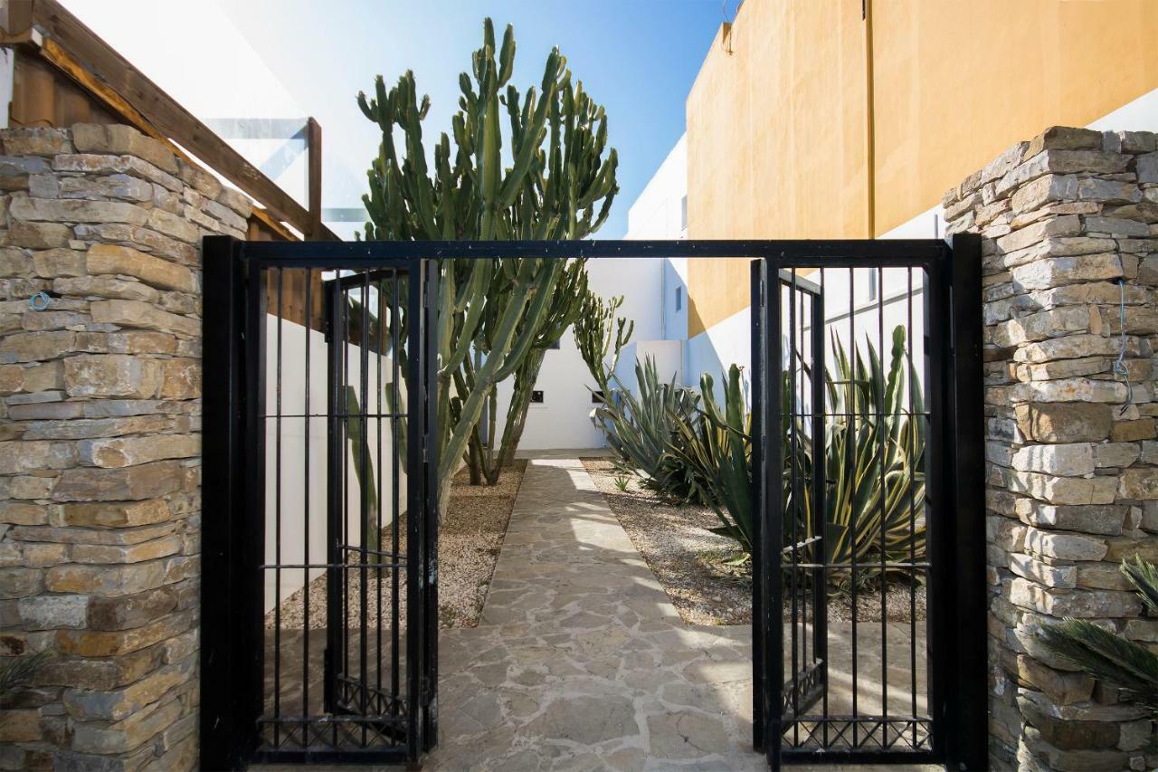 Hostal Dona Lola Marina Zahara de los Atunes Exterior photo