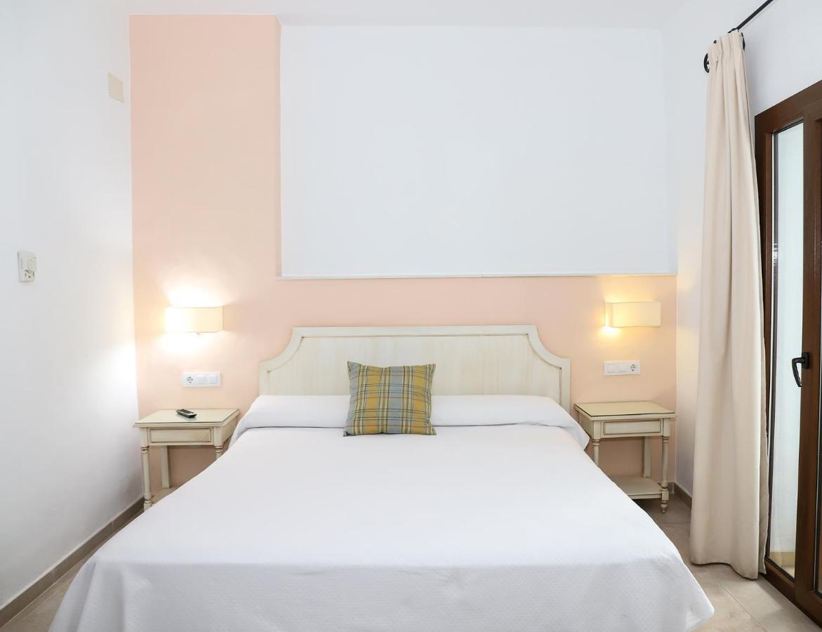 Hostal Dona Lola Marina Zahara de los Atunes Exterior photo