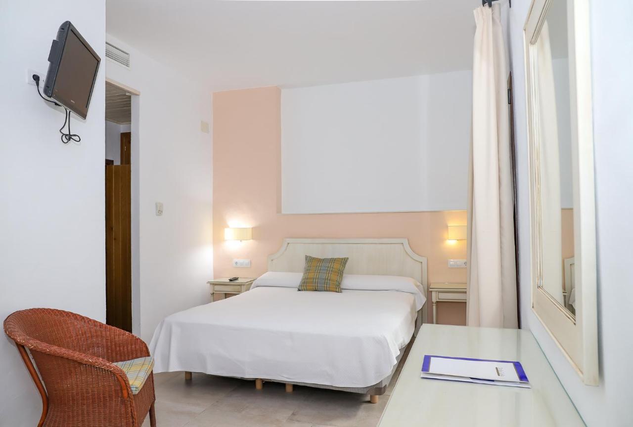 Hostal Dona Lola Marina Zahara de los Atunes Exterior photo
