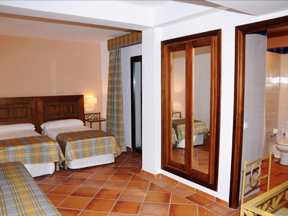 Hostal Dona Lola Marina Zahara de los Atunes Exterior photo